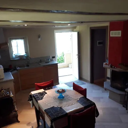 Piazza 山林小屋 Case Arfel